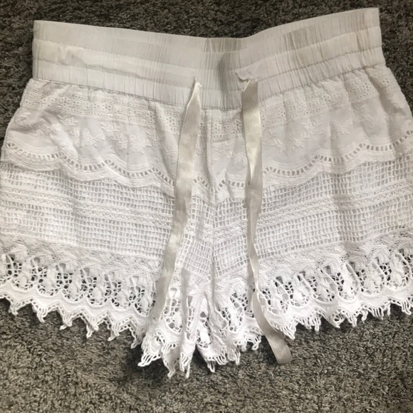 NWOT Lace Shorts & Express strappy tank - Picture 2 of 9